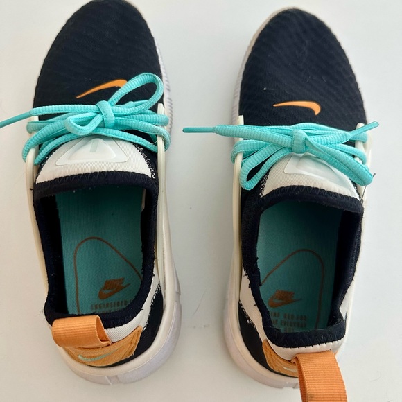 Nike Training Shoe - Picture 4 of 5